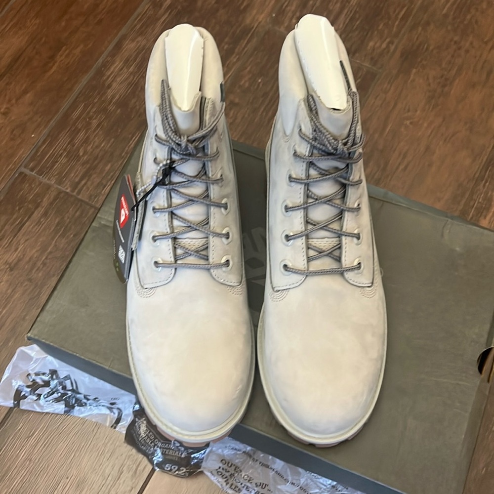 These are a size 6 youth Timberland brand new